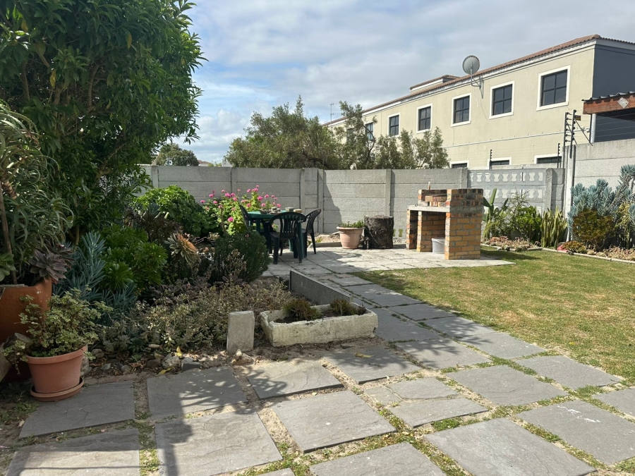 To Let 2 Bedroom Property for Rent in Parklands Western Cape